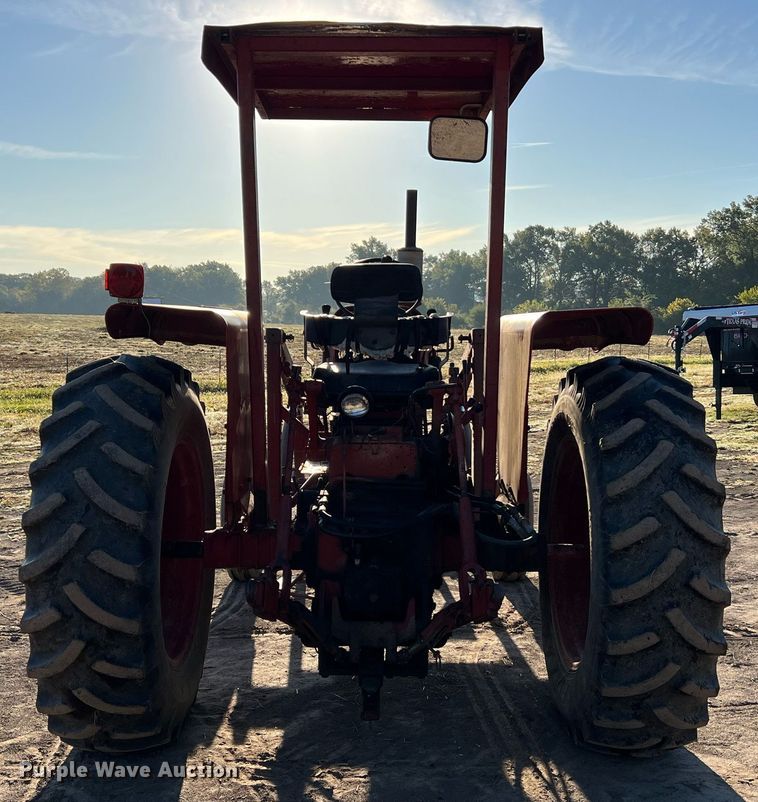 image for item NI9050 1971 International Harvester Farmall 656  tractor