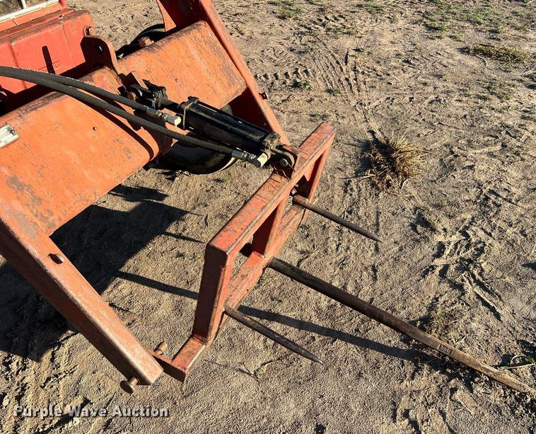 image for item NI9050 1971 International Harvester Farmall 656  tractor