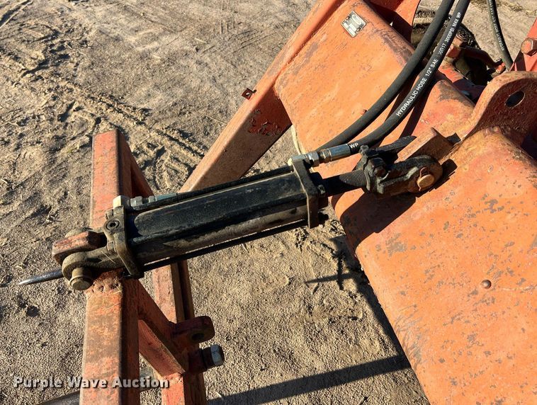 image for item NI9050 1971 International Harvester Farmall 656  tractor