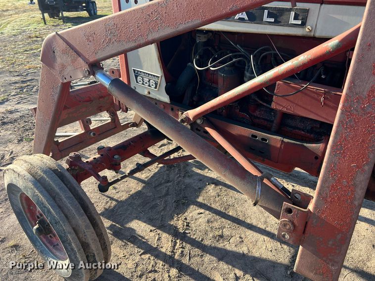image for item NI9050 1971 International Harvester Farmall 656  tractor