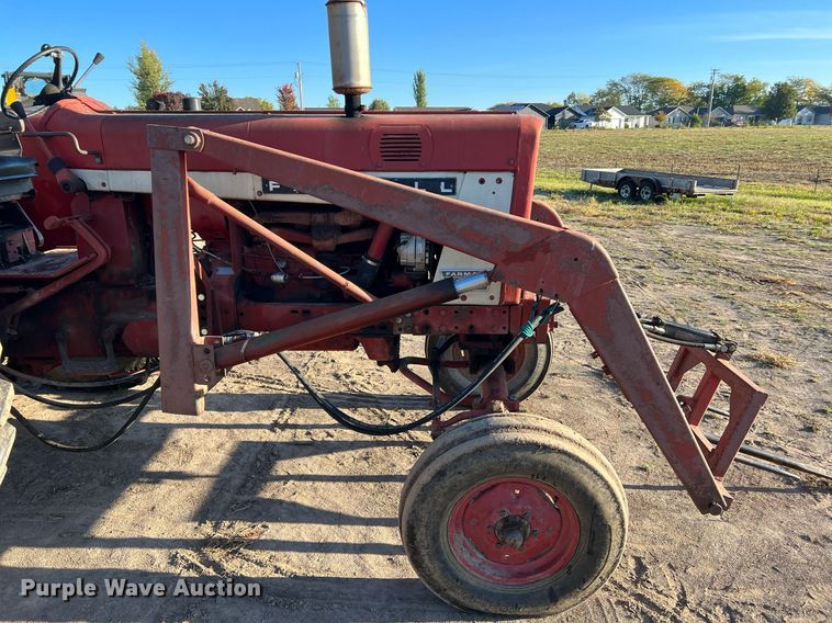 image for item NI9050 1971 International Harvester Farmall 656  tractor