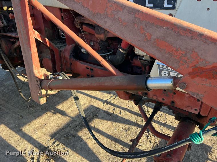 image for item NI9050 1971 International Harvester Farmall 656  tractor