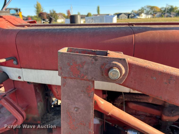 image for item NI9050 1971 International Harvester Farmall 656  tractor