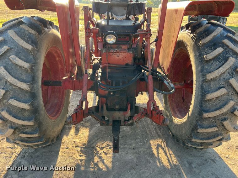 image for item NI9050 1971 International Harvester Farmall 656  tractor