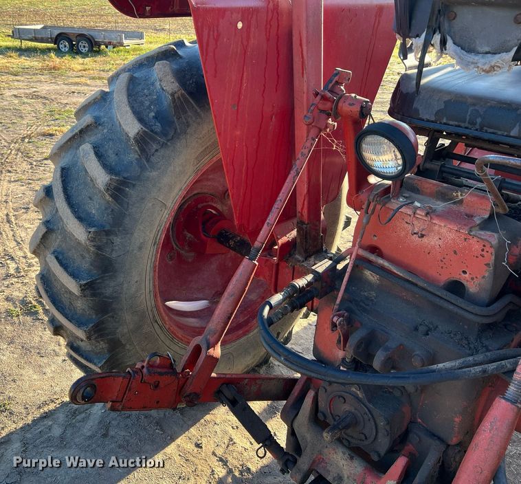 image for item NI9050 1971 International Harvester Farmall 656  tractor