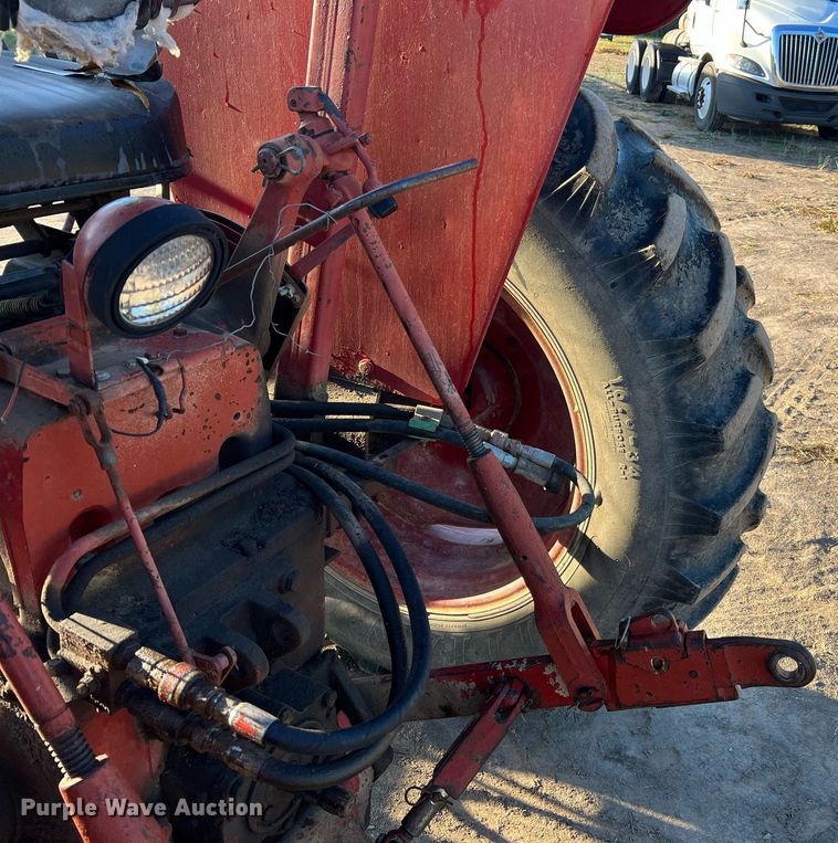 image for item NI9050 1971 International Harvester Farmall 656  tractor