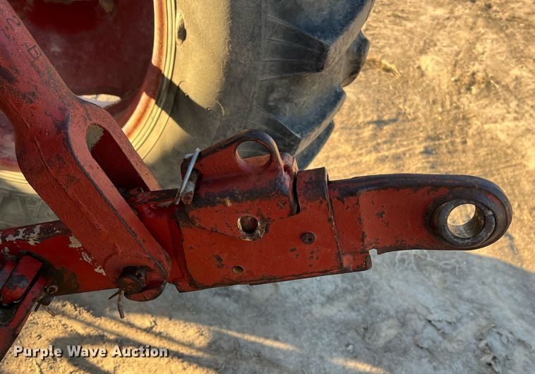 image for item NI9050 1971 International Harvester Farmall 656  tractor