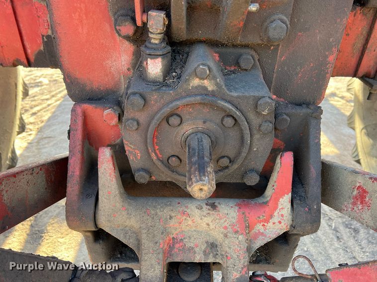 image for item NI9050 1971 International Harvester Farmall 656  tractor