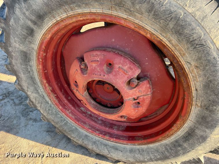 image for item NI9050 1971 International Harvester Farmall 656  tractor