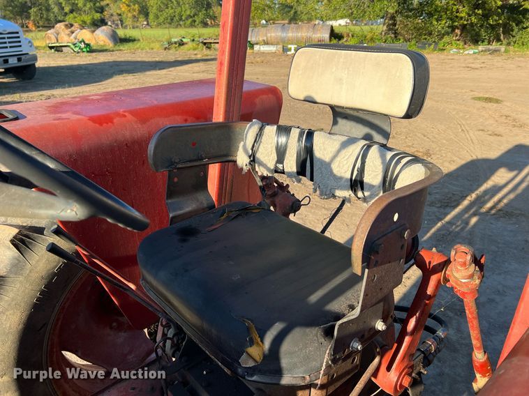 image for item NI9050 1971 International Harvester Farmall 656  tractor