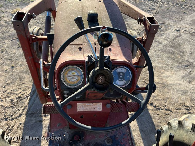 image for item NI9050 1971 International Harvester Farmall 656  tractor