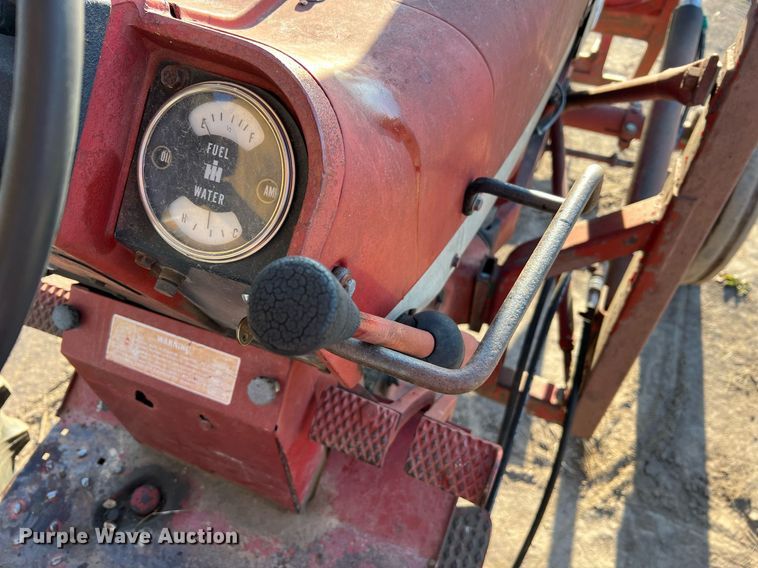 image for item NI9050 1971 International Harvester Farmall 656  tractor