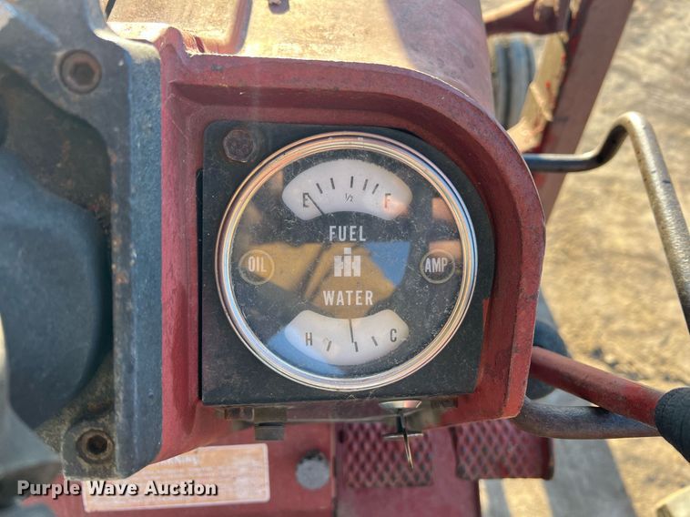 image for item NI9050 1971 International Harvester Farmall 656  tractor