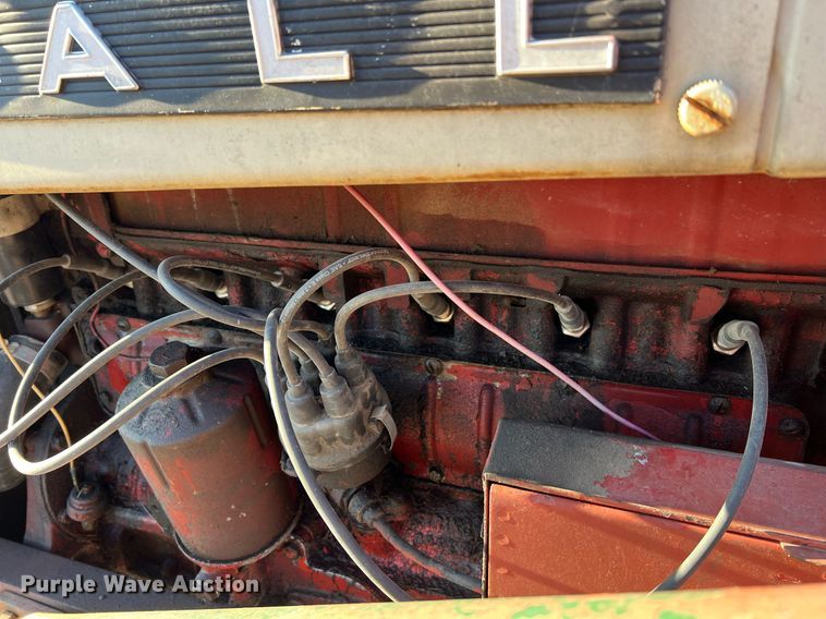 image for item NI9050 1971 International Harvester Farmall 656  tractor