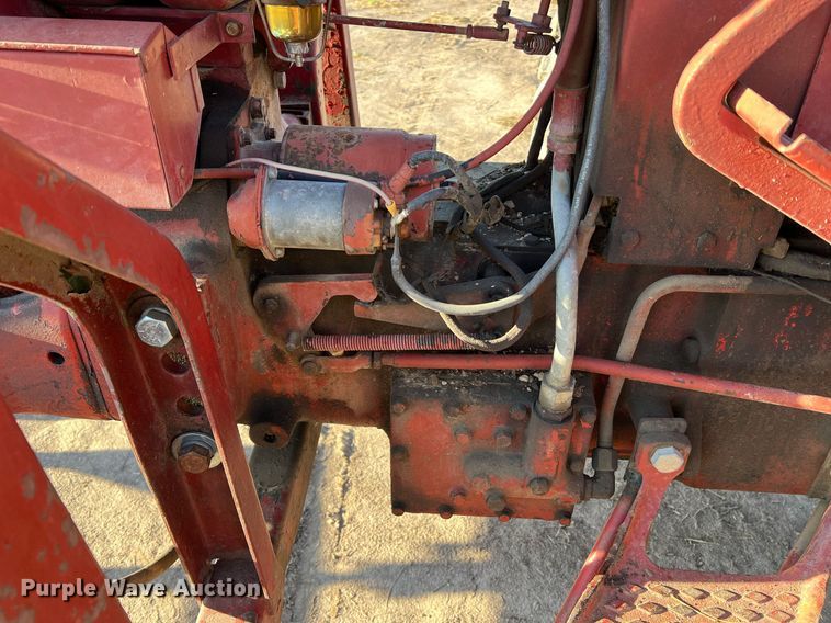 image for item NI9050 1971 International Harvester Farmall 656  tractor