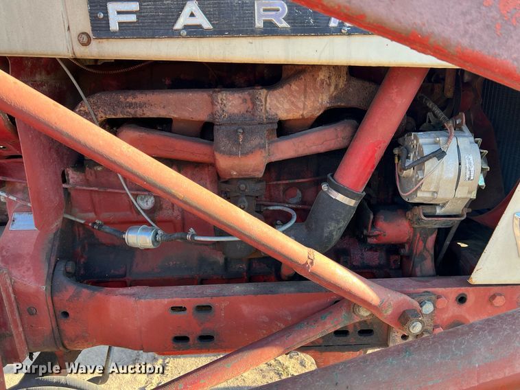 image for item NI9050 1971 International Harvester Farmall 656  tractor