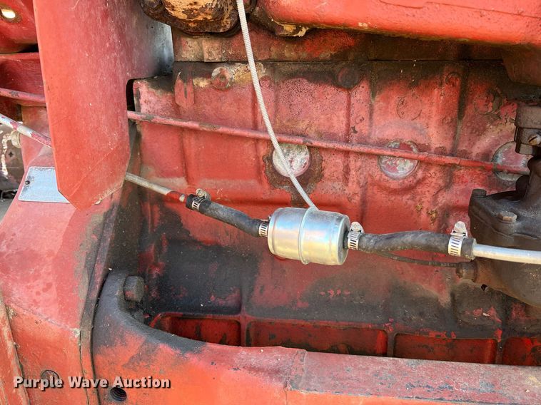 image for item NI9050 1971 International Harvester Farmall 656  tractor