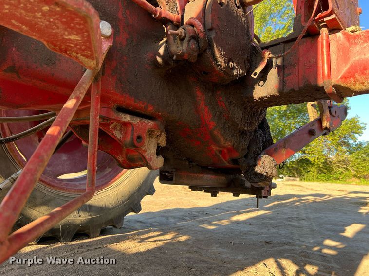 image for item NI9050 1971 International Harvester Farmall 656  tractor