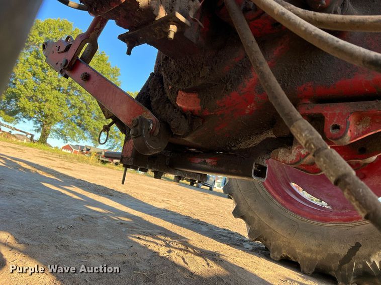 image for item NI9050 1971 International Harvester Farmall 656  tractor