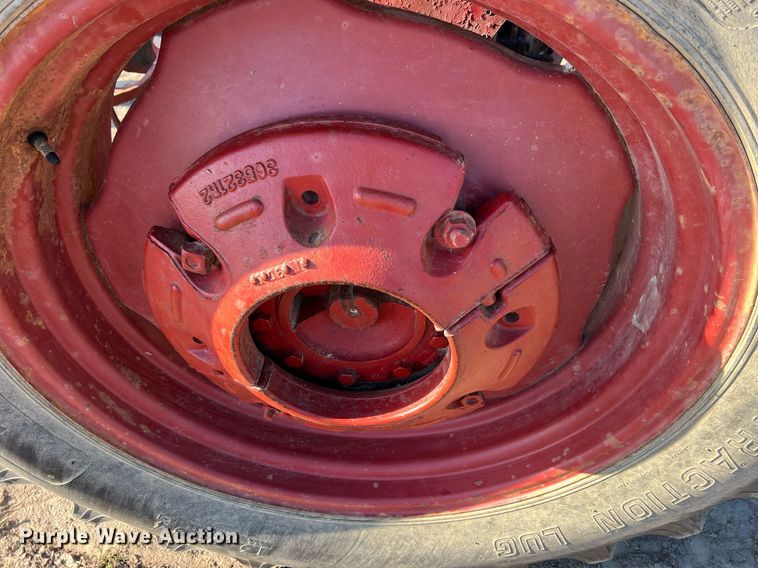 image for item NI9050 1971 International Harvester Farmall 656  tractor