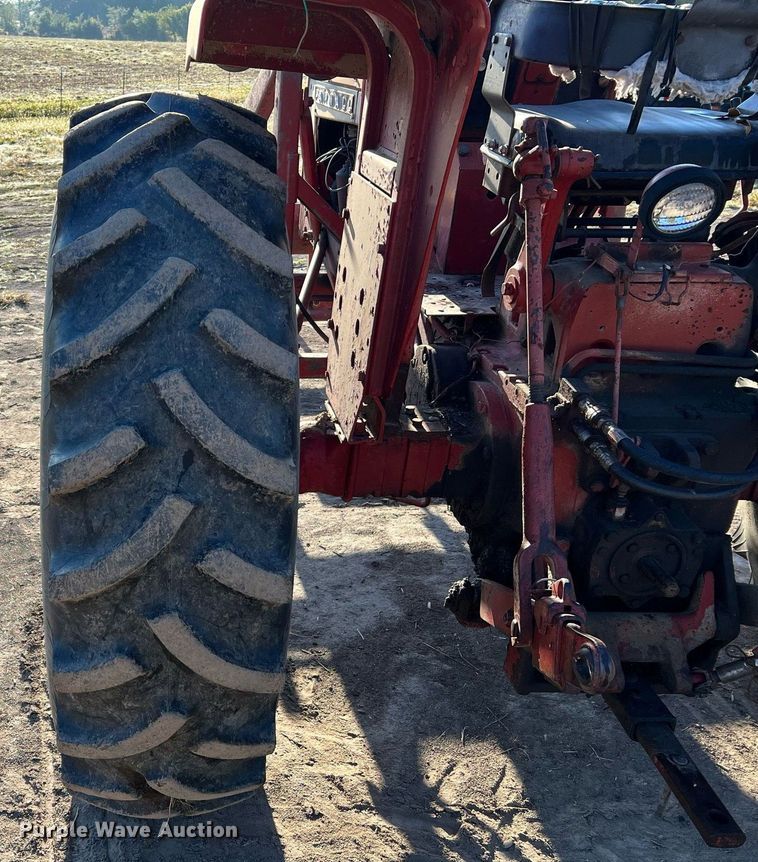 image for item NI9050 1971 International Harvester Farmall 656  tractor