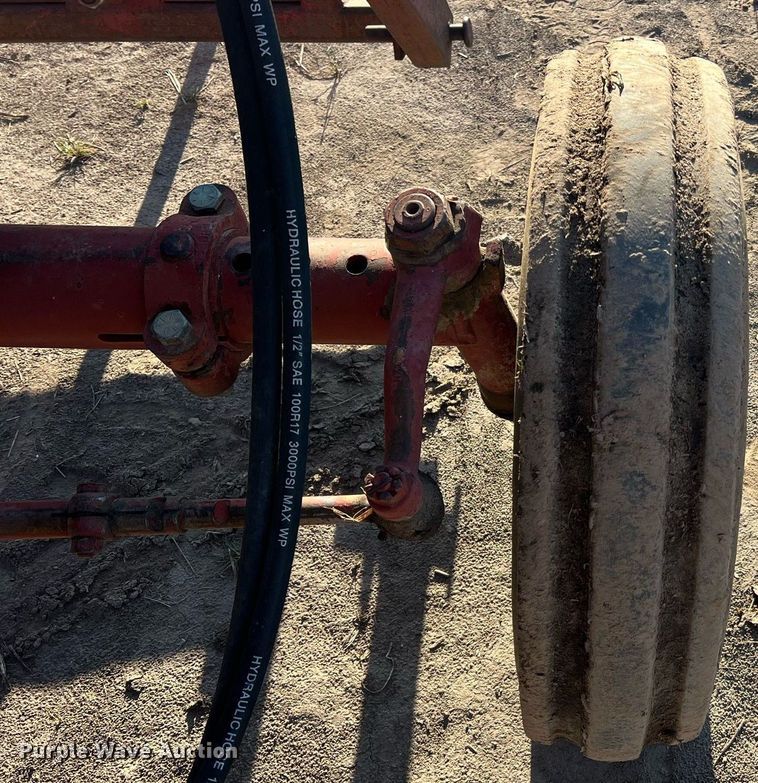 image for item NI9050 1971 International Harvester Farmall 656  tractor