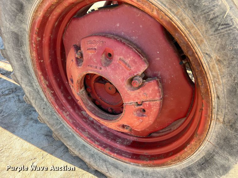 image for item NI9050 1971 International Harvester Farmall 656  tractor