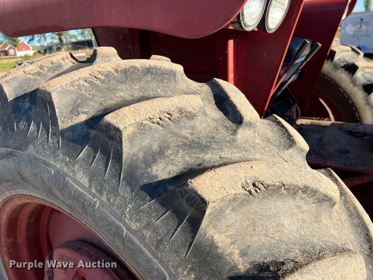 image for item NI9050 1971 International Harvester Farmall 656  tractor