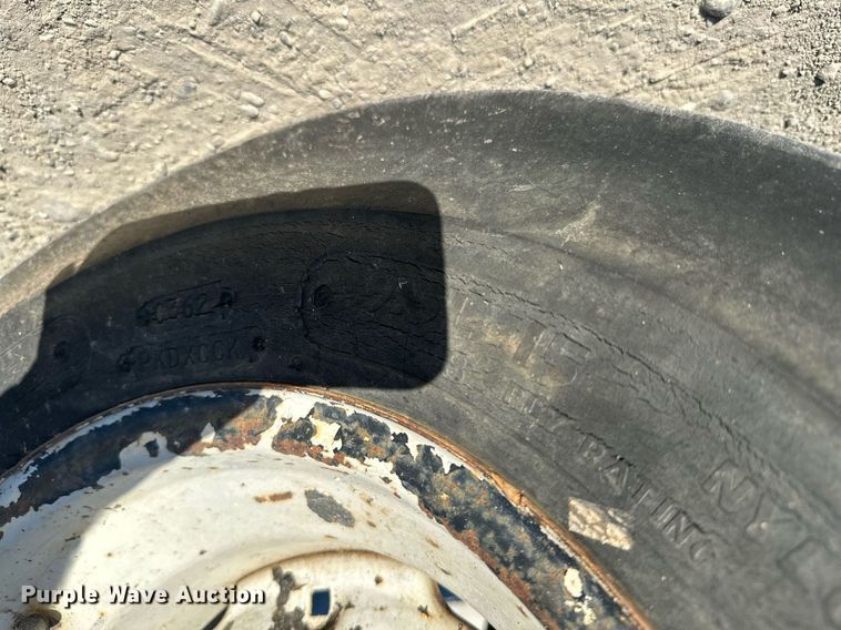 image for item NO9292 Ford 5000  tractor