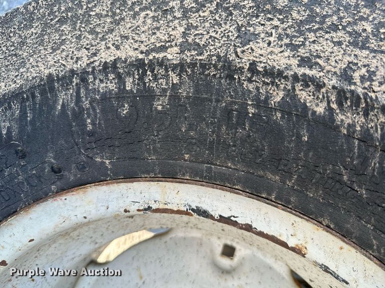 image for item NO9292 Ford 5000  tractor