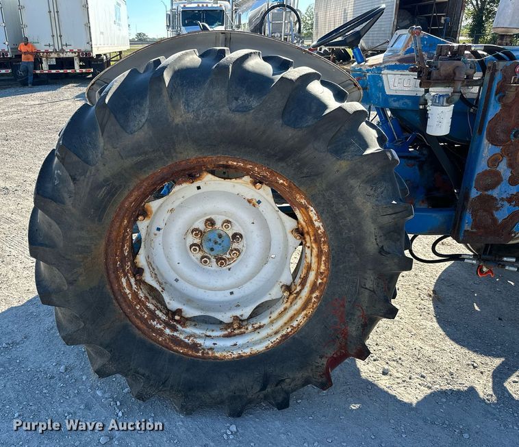 image for item NO9292 Ford 5000  tractor