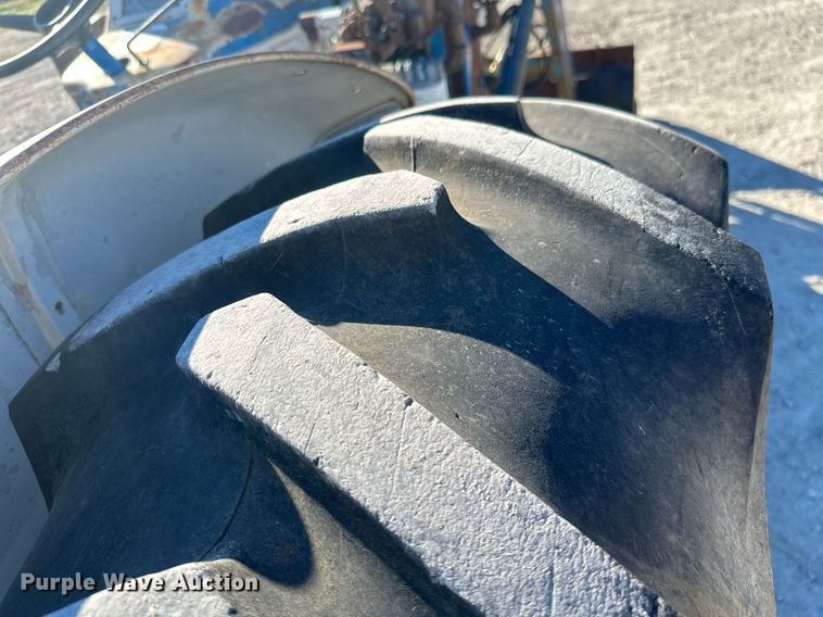 image for item NO9292 Ford 5000  tractor