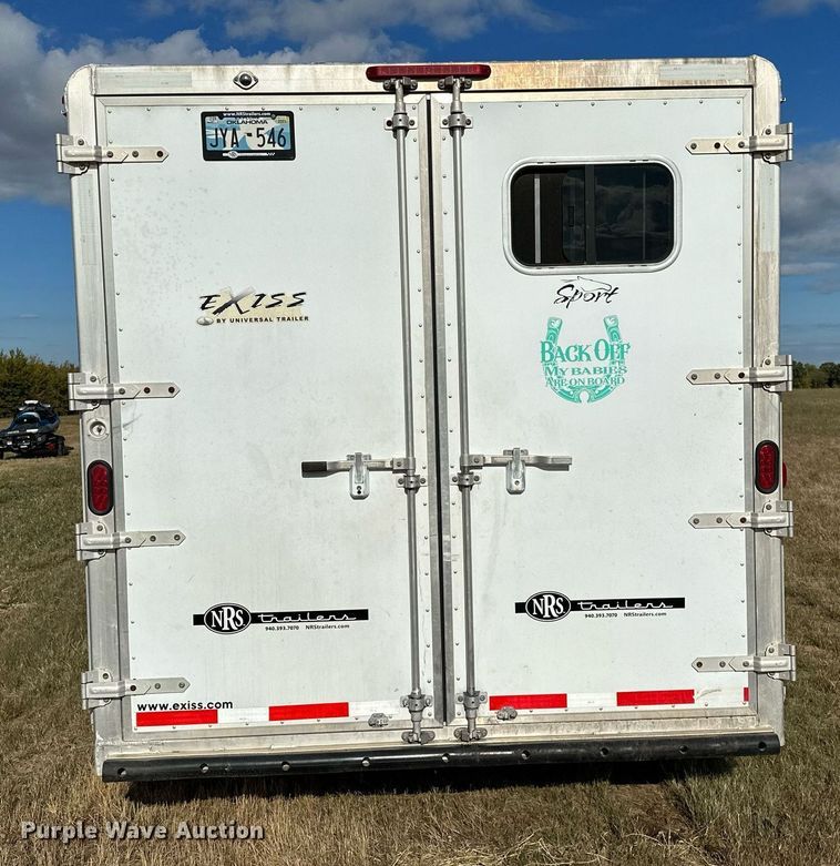 image for item NQ9423 2010 Universal Trailer ES-8410  horse trailer