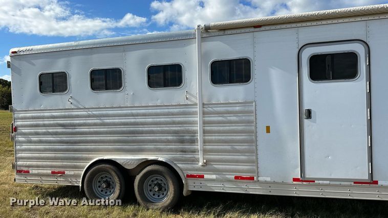 image for item NQ9423 2010 Universal Trailer ES-8410  horse trailer