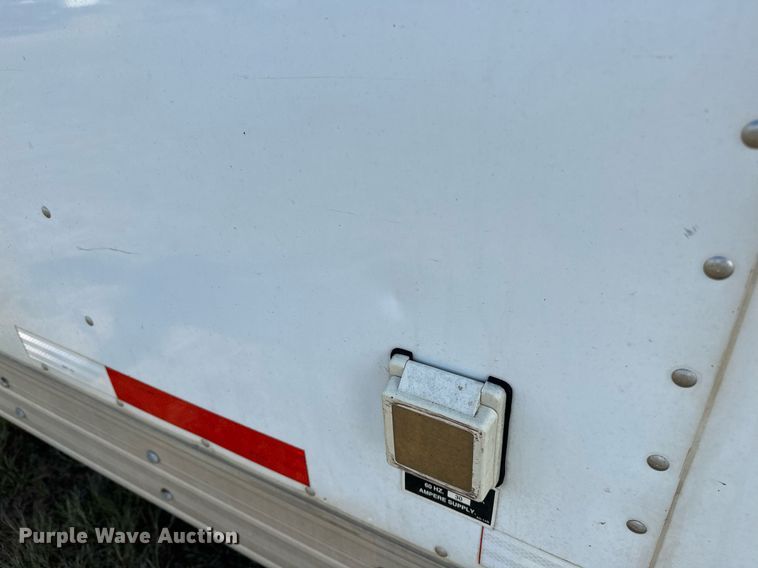 image for item NQ9423 2010 Universal Trailer ES-8410  horse trailer