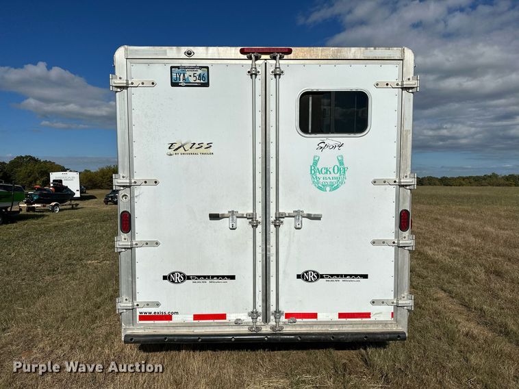 image for item NQ9423 2010 Universal Trailer ES-8410  horse trailer