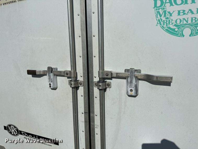 image for item NQ9423 2010 Universal Trailer ES-8410  horse trailer