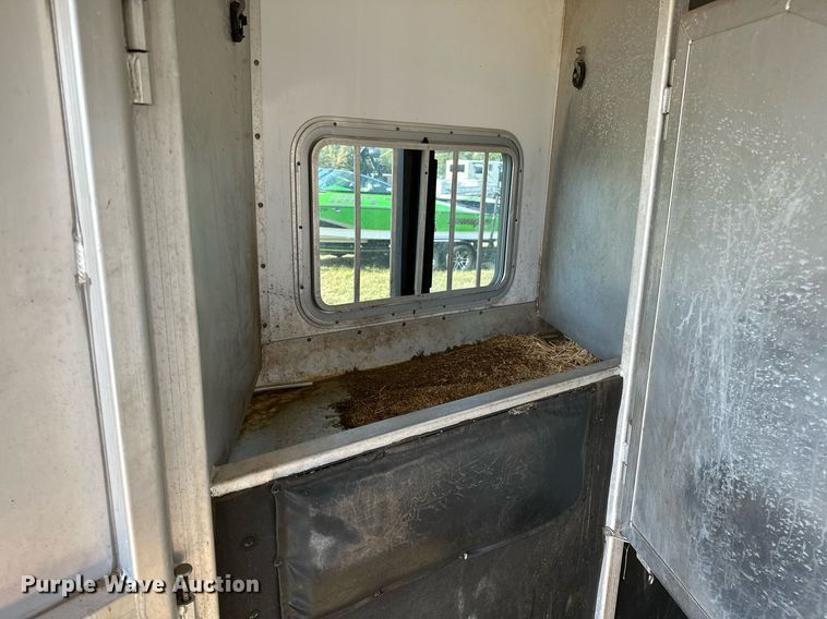 image for item NQ9423 2010 Universal Trailer ES-8410  horse trailer