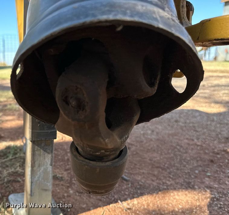 image for item NQ9462 2016 Vermeer Rebel TM800  disc mower