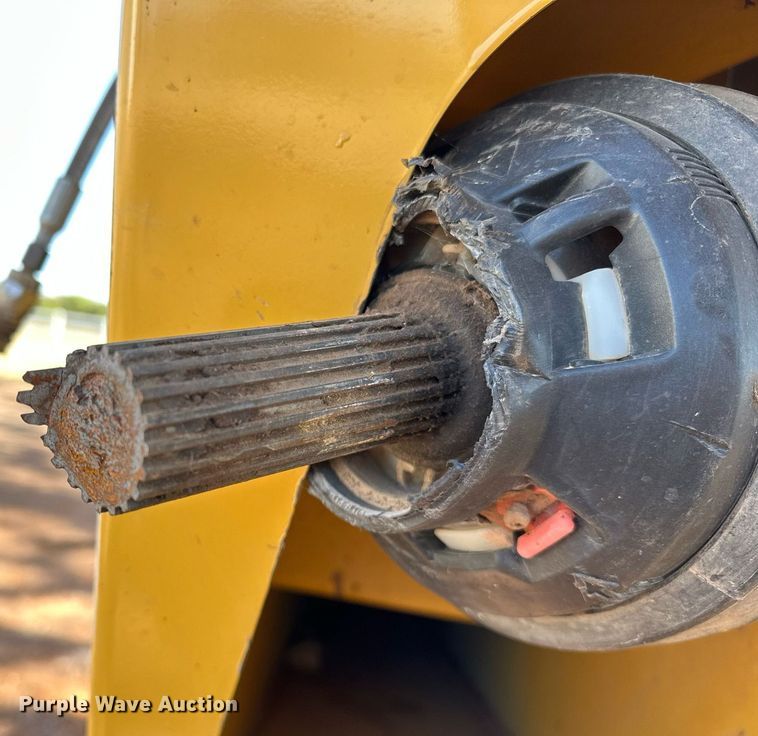 image for item NQ9462 2016 Vermeer Rebel TM800  disc mower