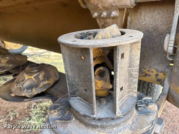 image for item NQ9462 2016 Vermeer Rebel TM800  disc mower