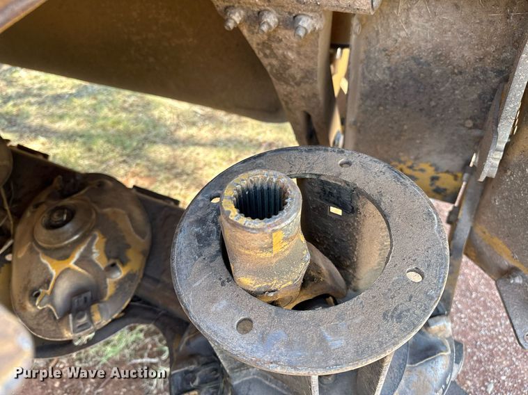 image for item NQ9462 2016 Vermeer Rebel TM800  disc mower