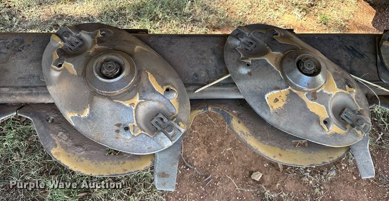 image for item NQ9462 2016 Vermeer Rebel TM800  disc mower