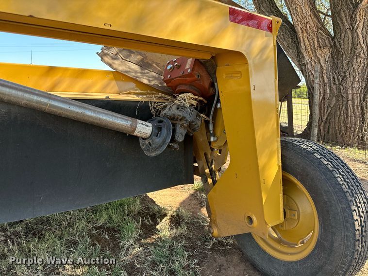 image for item NQ9462 2016 Vermeer Rebel TM800  disc mower