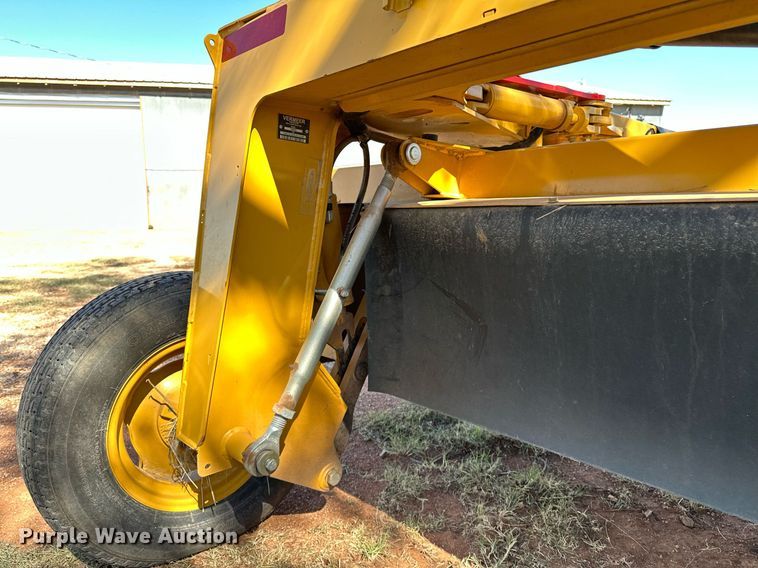 image for item NQ9462 2016 Vermeer Rebel TM800  disc mower