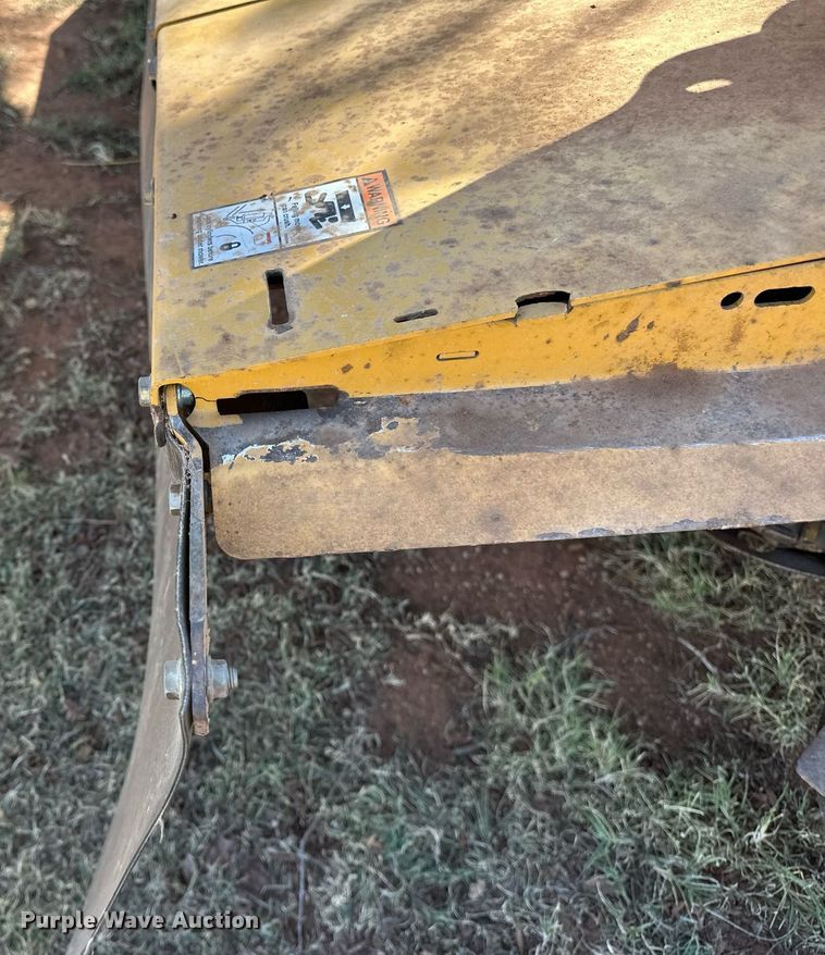 image for item NQ9462 2016 Vermeer Rebel TM800  disc mower