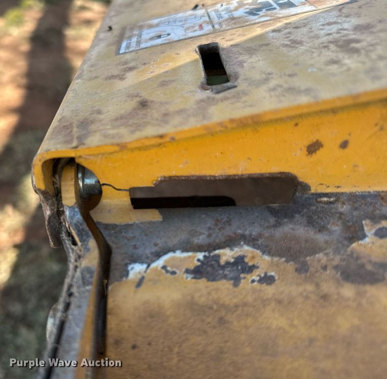 image for item NQ9462 2016 Vermeer Rebel TM800  disc mower