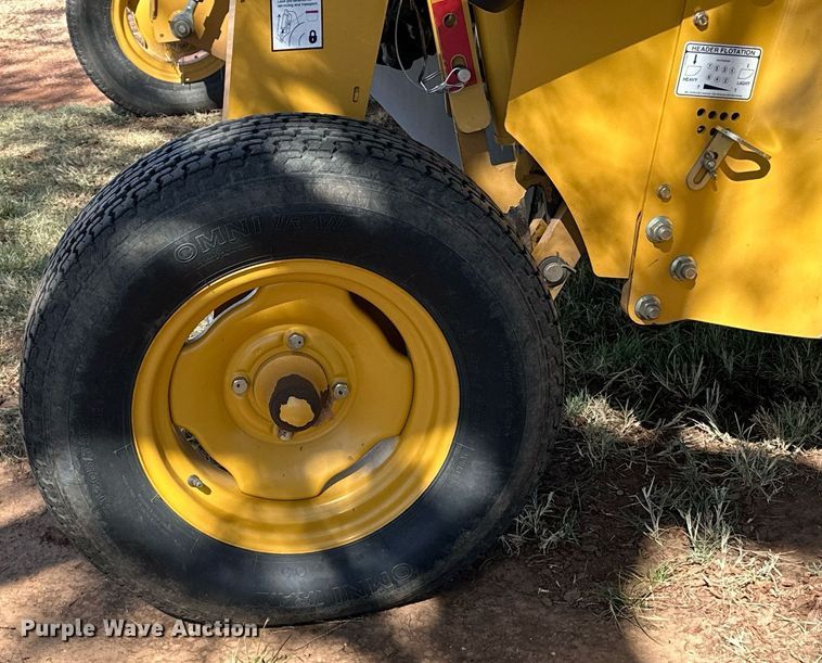 image for item NQ9462 2016 Vermeer Rebel TM800  disc mower