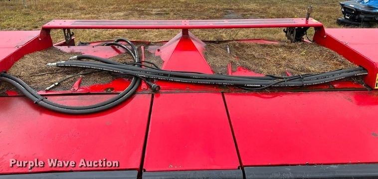 image for item NQ9485 2018 Massey Ferguson RazorBar  disc windrower head