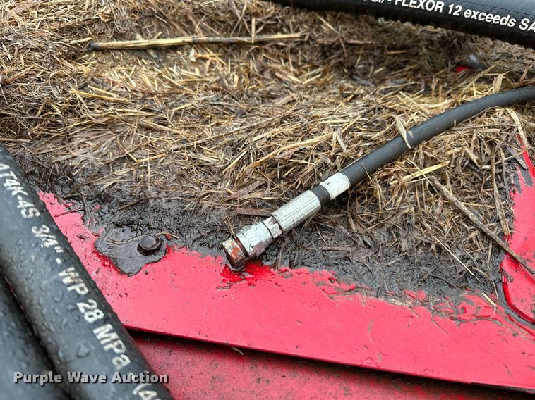 image for item NQ9485 2018 Massey Ferguson RazorBar  disc windrower head